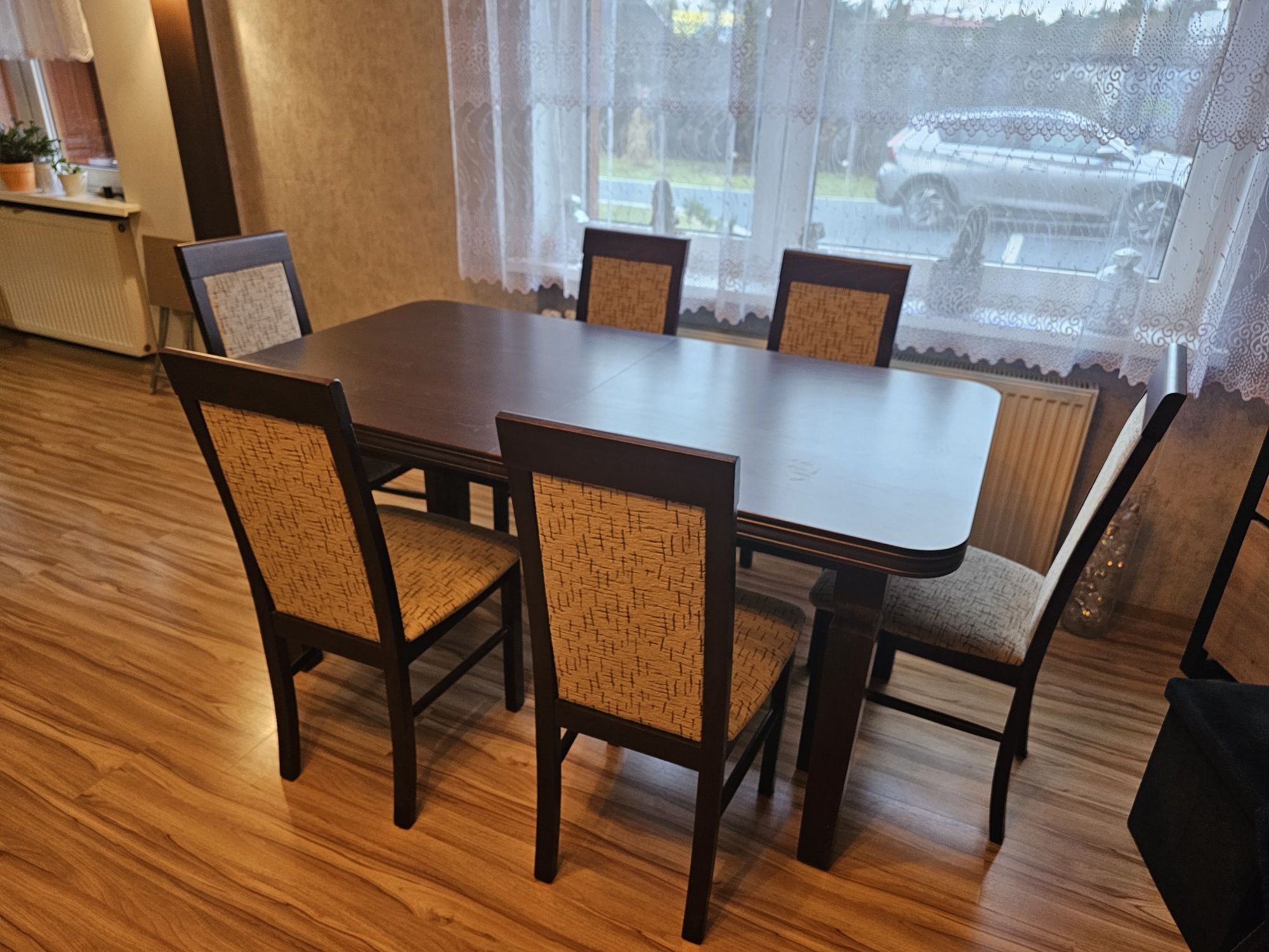 Sprzedam stół z krzesłami