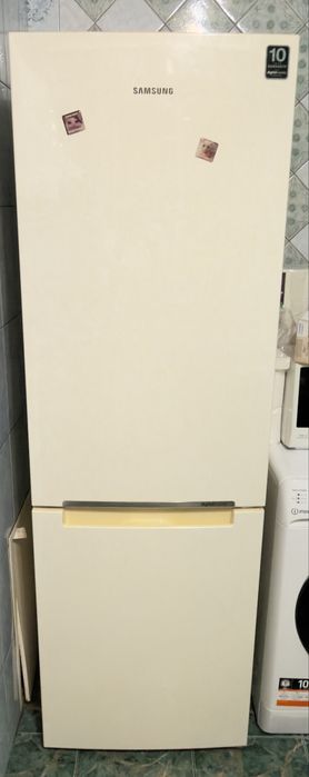 Холодильник SAMSUNG