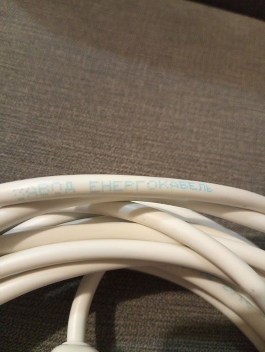 Кабель черний 4м та білі по 6м