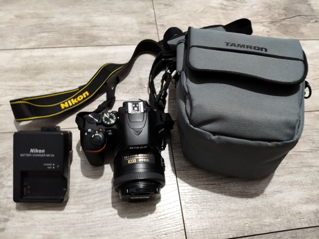 Aparat lustrzanka Nikon D 3500obiektyw nikkor 35mm AF-S 1.8