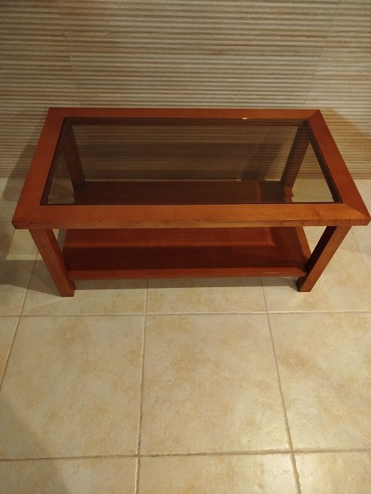 Mesa de centro com vidro