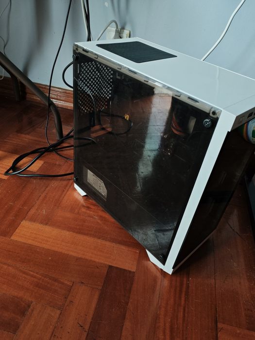 Pc | Torre Gamer Ryzen 7 2700 8GB + Disco 512GB + Gráfica Nvidia roda