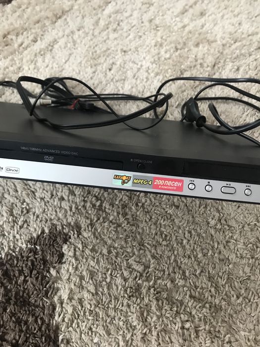 Dvd плеєр Samsyng 700 грн торг