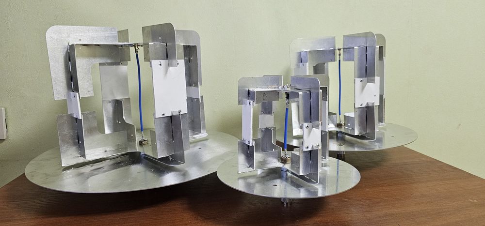 Антена квадрофілярна 300 Мгц - 2900 Мгц для РЕБ