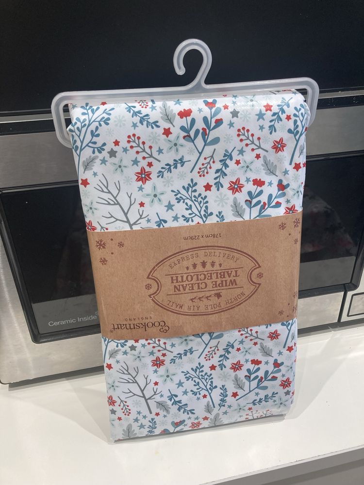 wipe clean tablecloth Cerata