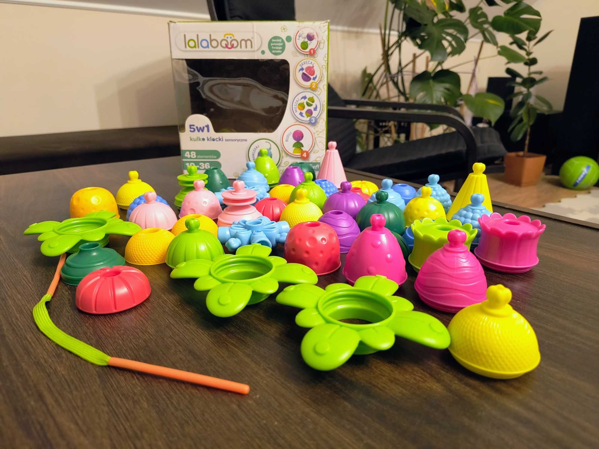 Kulki klocki sensoryczne Lalaboom 48 elementów 5w1