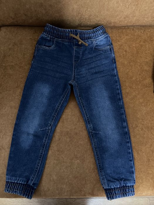 Dżinsy przecierane rozm. 104