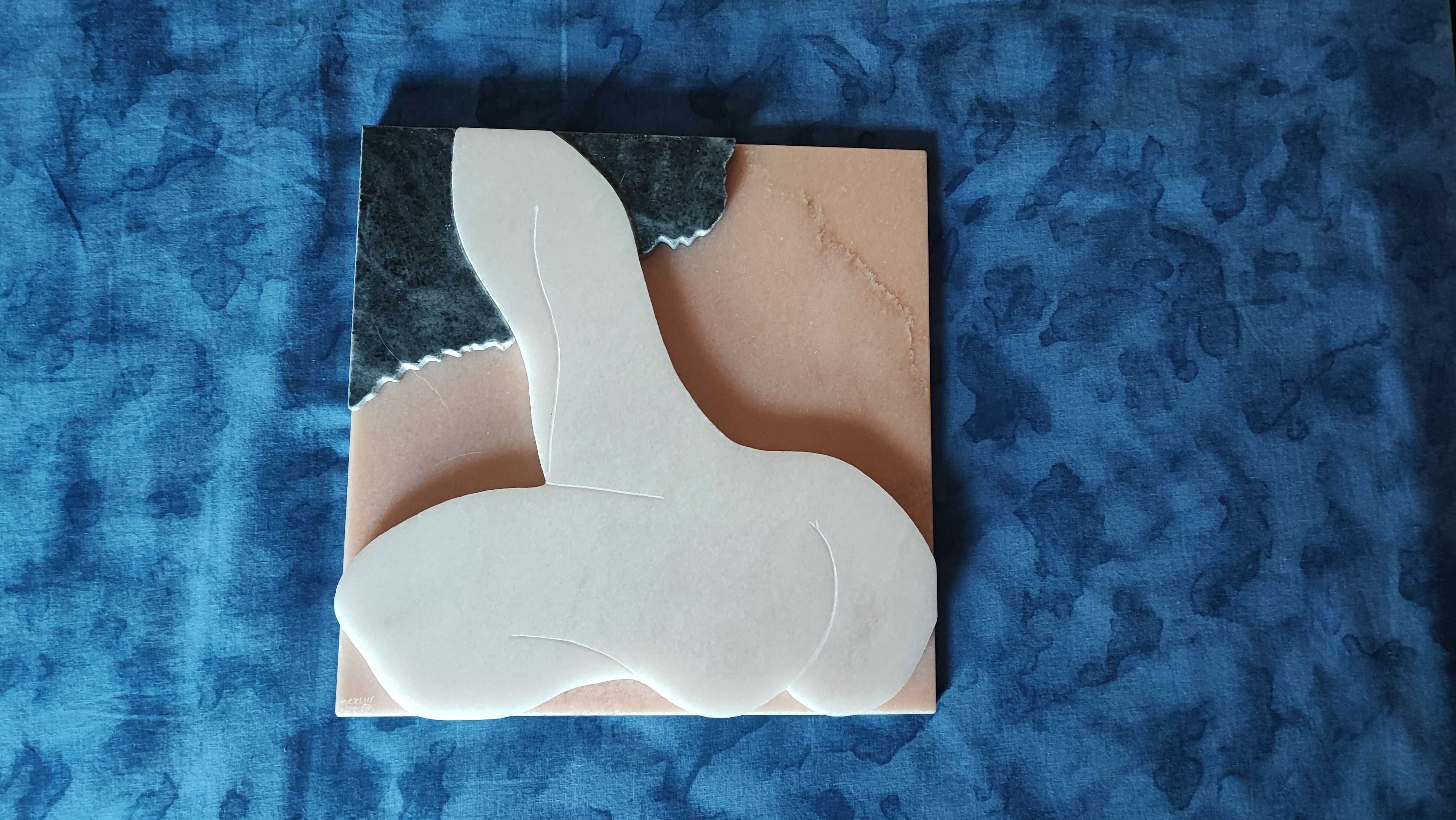 Cutileiro – Escultura em pedra, 30x30 cm, Mulher sentada de joelhos