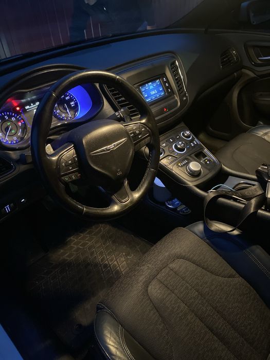 Продам Chrysler 200