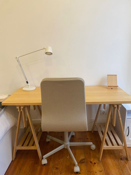 Secretaria de madeira, com adaptação a altura