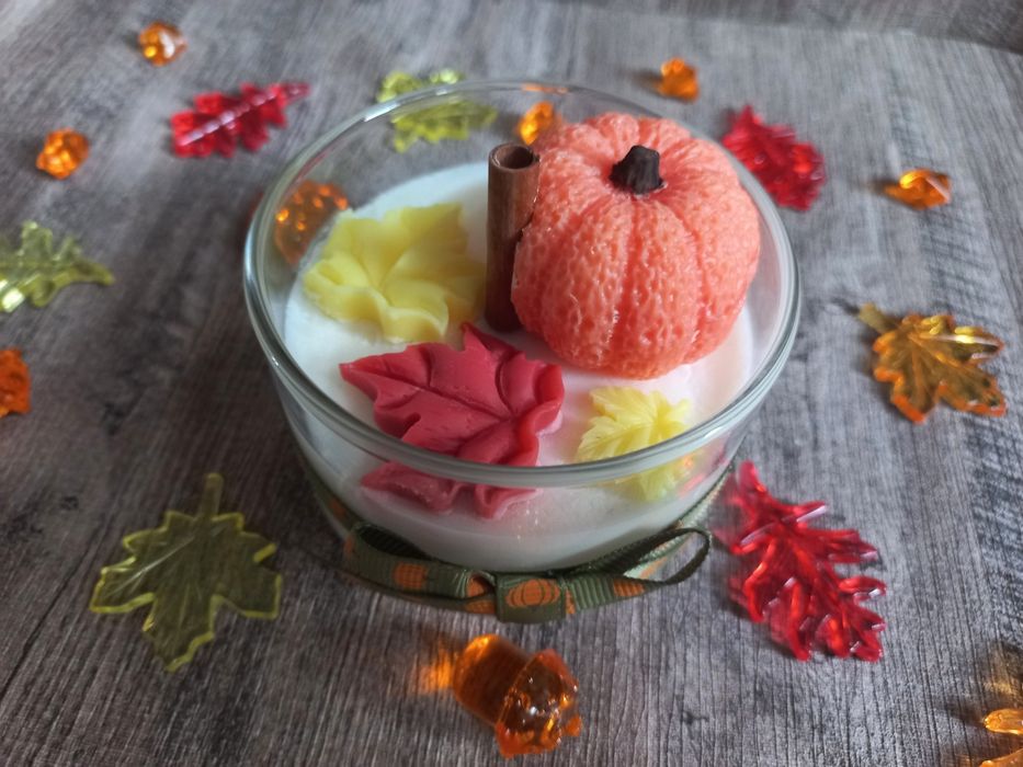 Świece sojowe handmade pachnące szarlotka ciato dyniowe jesień listki