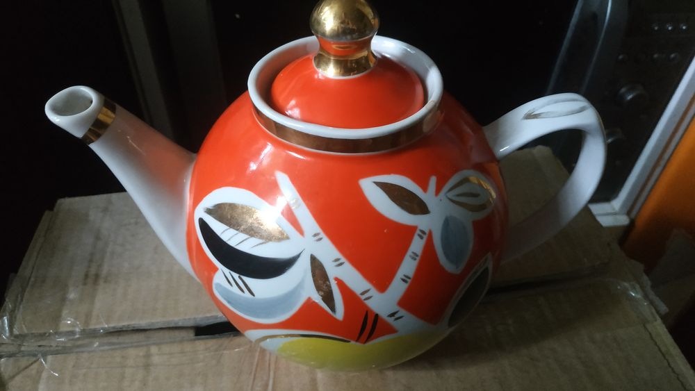 Продам чайники разные