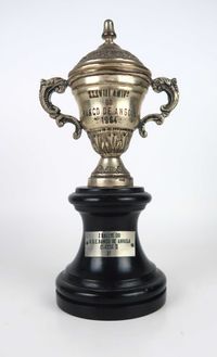 Estado Novo - taça pequena XVIII aniv. Banco Angola 1964