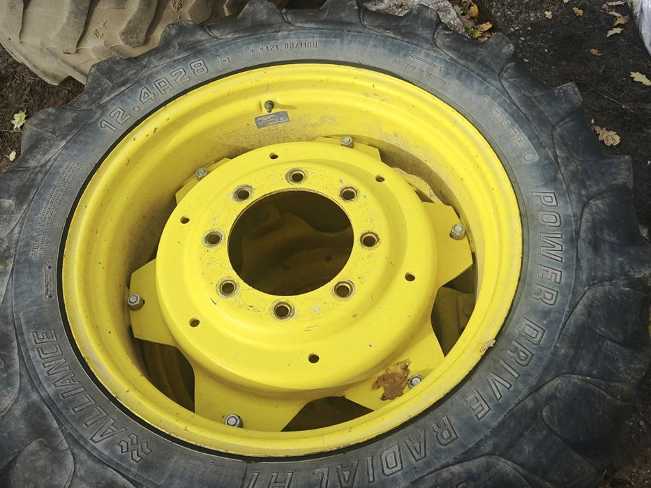 Felgi z oponami wąskie koła 12.4R28. 12.4R46 John Deere