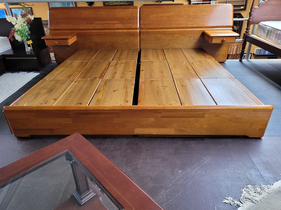 Cama Queen Size em madeira maciça de marca cerne, com