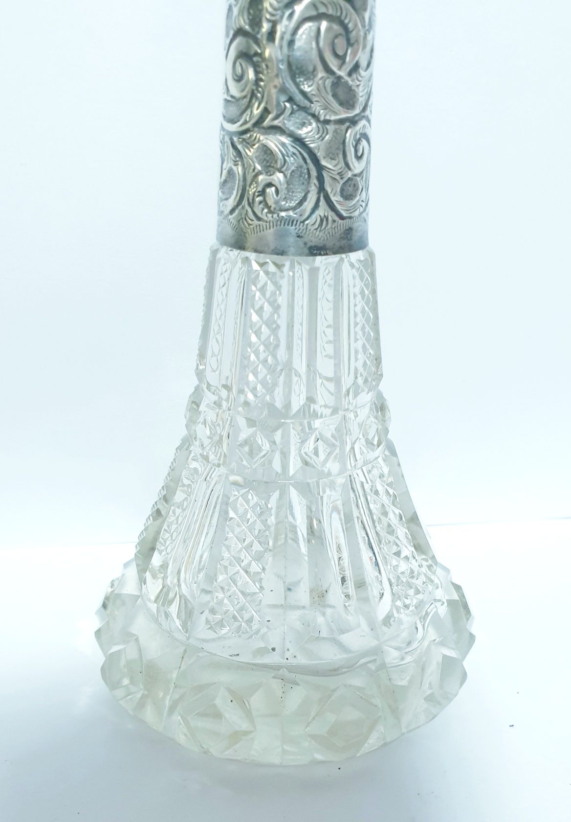 Antigo frasco de perfume em cristal lapidado com prata inglesa