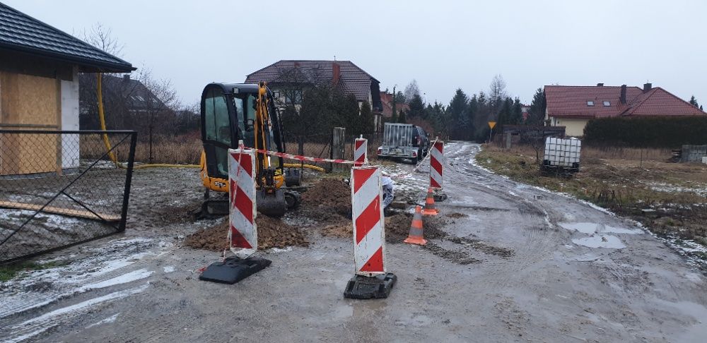 Przyłącza przyłącze woda gaz kanalizacja oczyszczalnia minikoparka