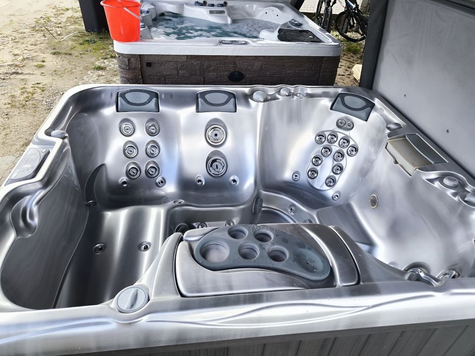 Jacuzzi zewnętrzne całoroczne 5 osobowe