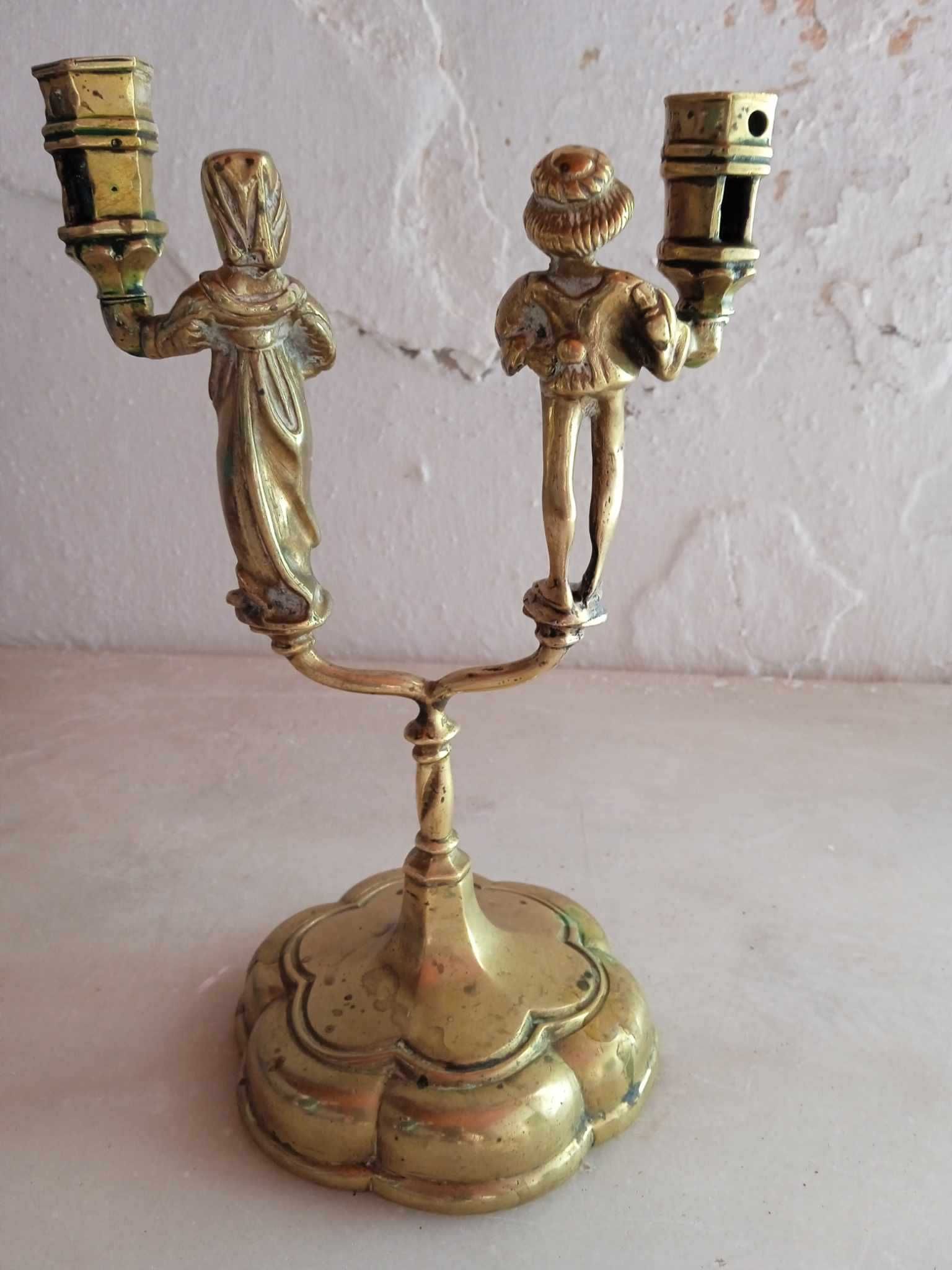 Castiçal / candelabro em latão Sec. XVI