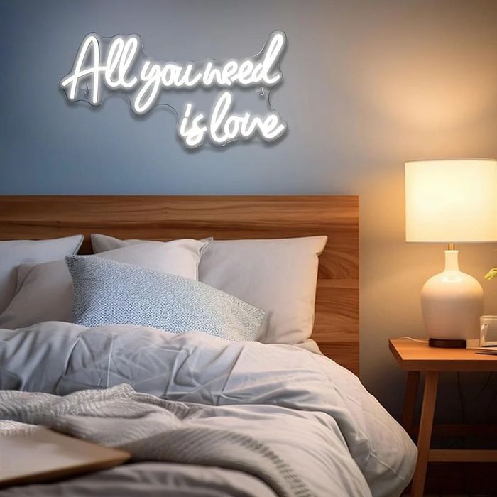 Neon " All you need is love " biały sprzedaż znak świetlny ślub wesele