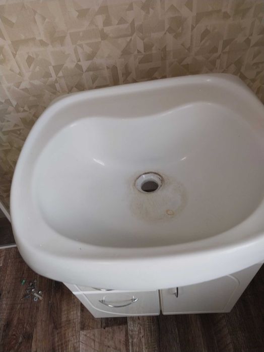 Тумба в ванну кімнату