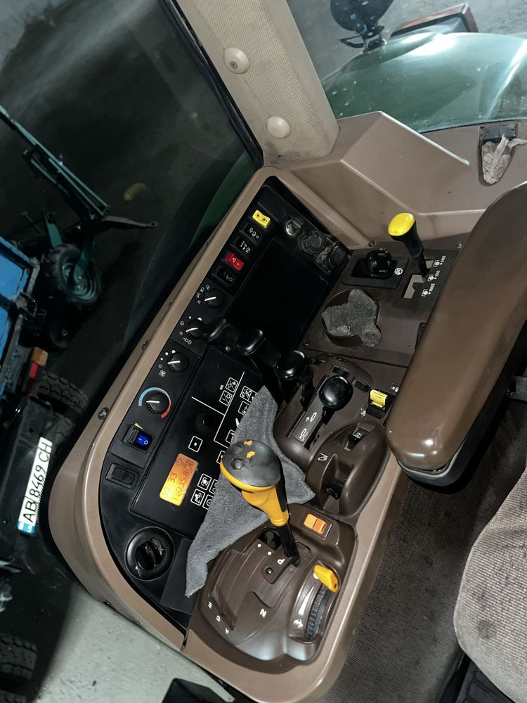 Трактор John Deere 7820