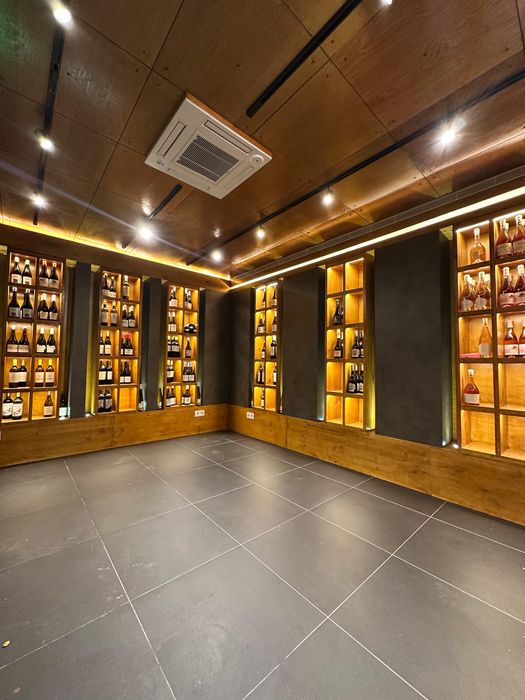 Fabrico de Mobiliário para comércio e restauração.