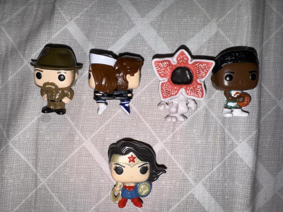 Іграшки kinder joy Stranger Things