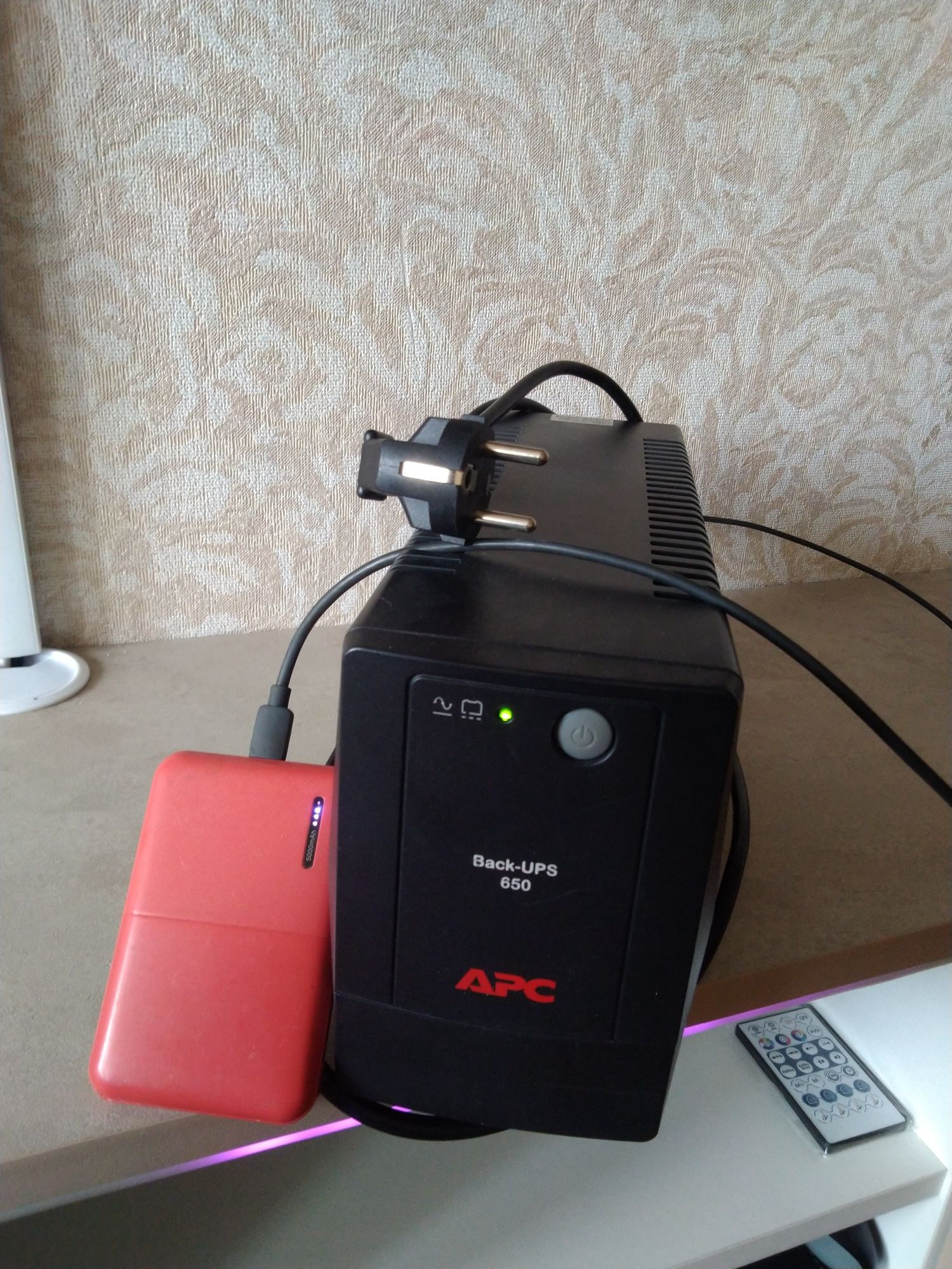 Бесперебойник APC back-ups 650