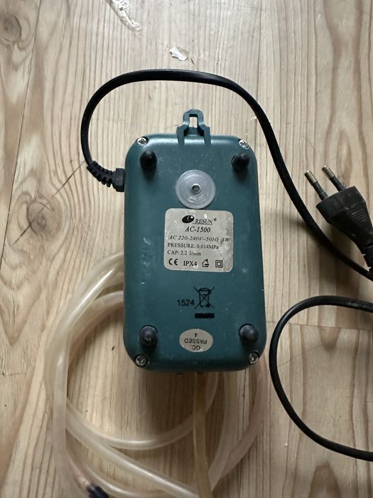 Воздушный компрессор Resun AC-1500 для аквариумов объемом 50-300 л