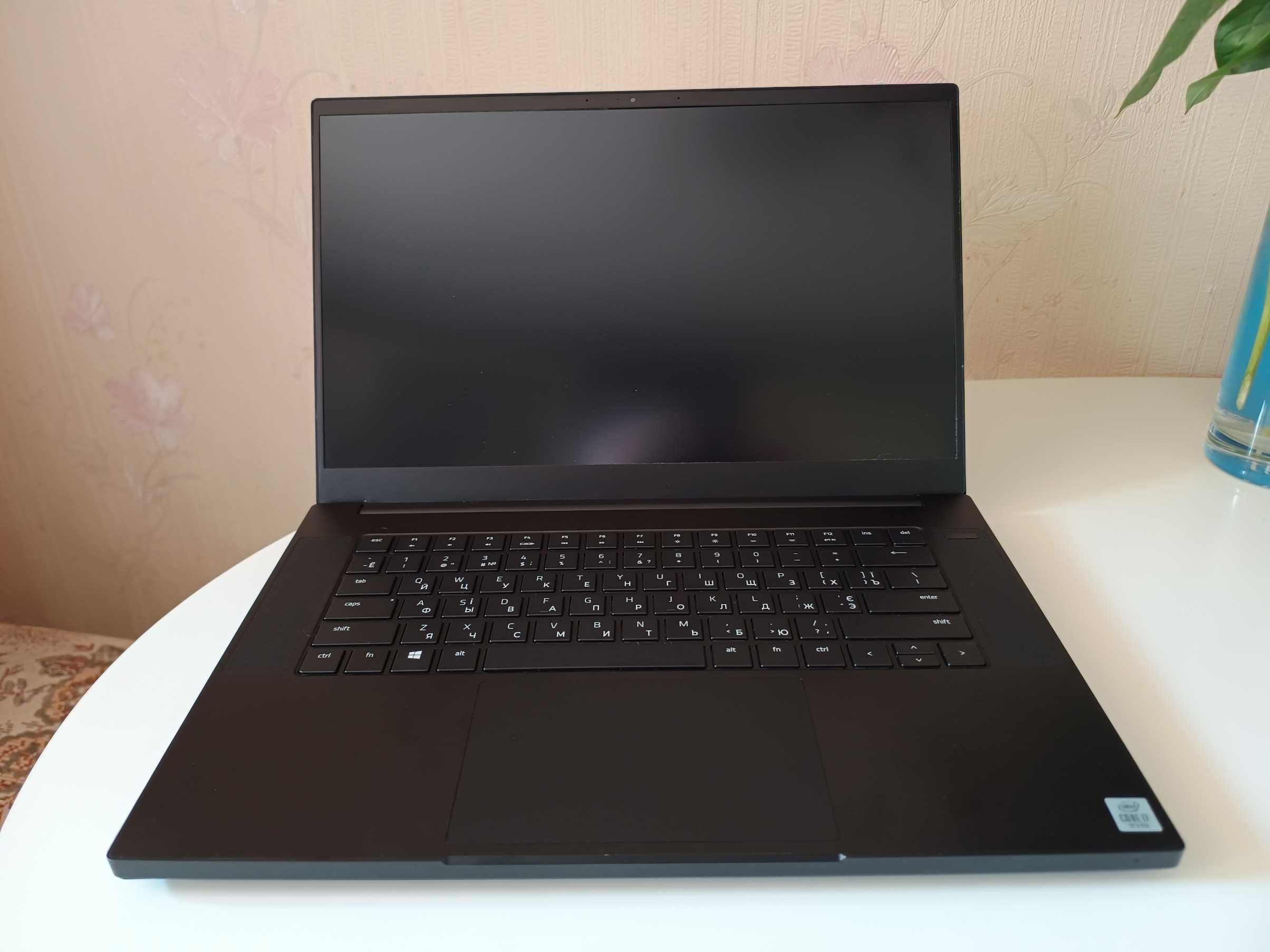 Razer Blade 15 i7-10750H 16Gb nVIDIA RTX2070 Max-Q 8Gb SSD1Tb UHD