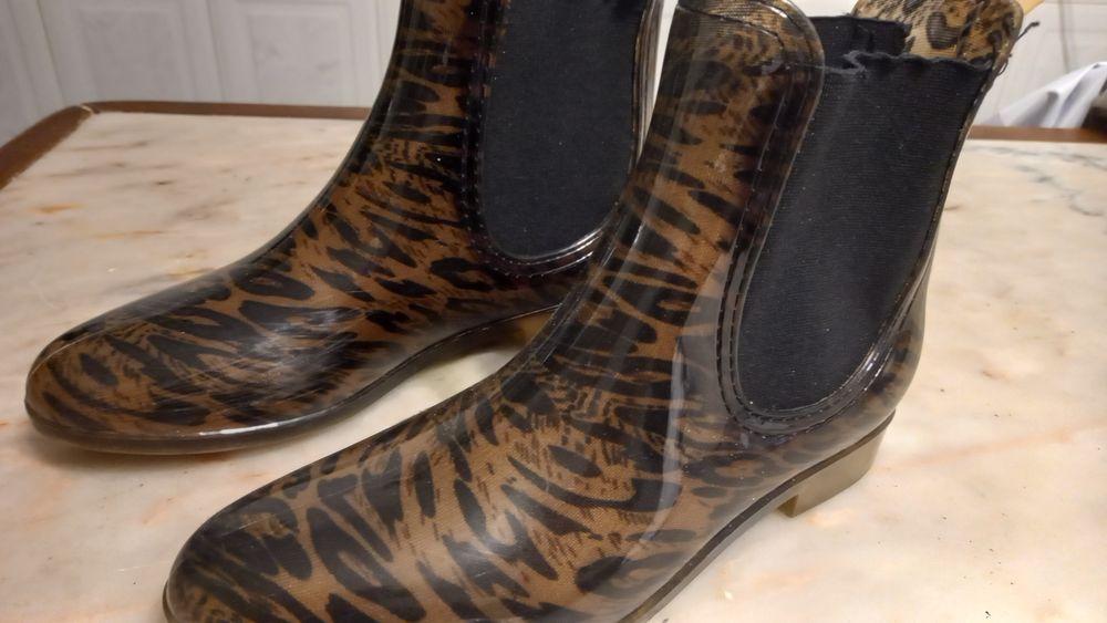 Vendo botins de senhora muito baratos