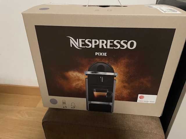 Máquina Café NESPRESSO