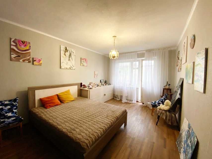 Продаю простору 2к.квартиру на Намиві.ц6