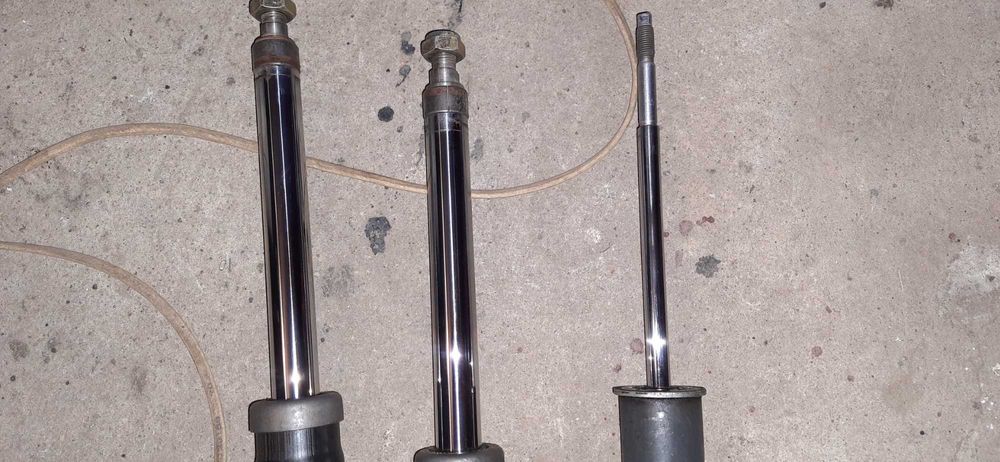 Продам амортизатори на Москвич 2141