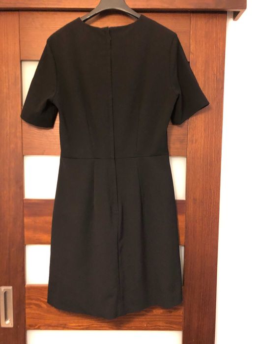 Czarna elegancka biurowa sukienka H&M r. 38