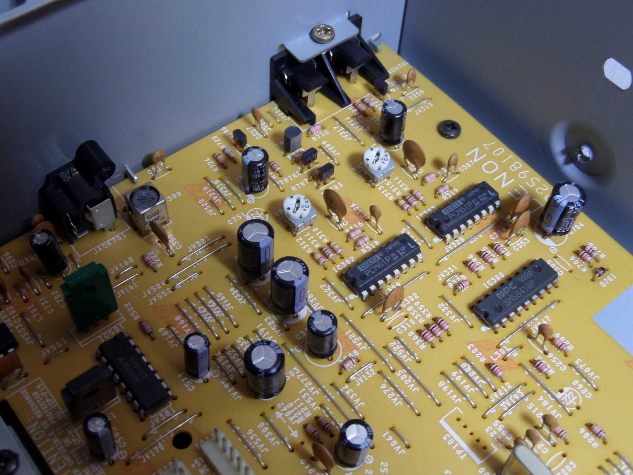 Проигрыватель компакт дисков Denon DCD-695 с ЦАП PCM61.
