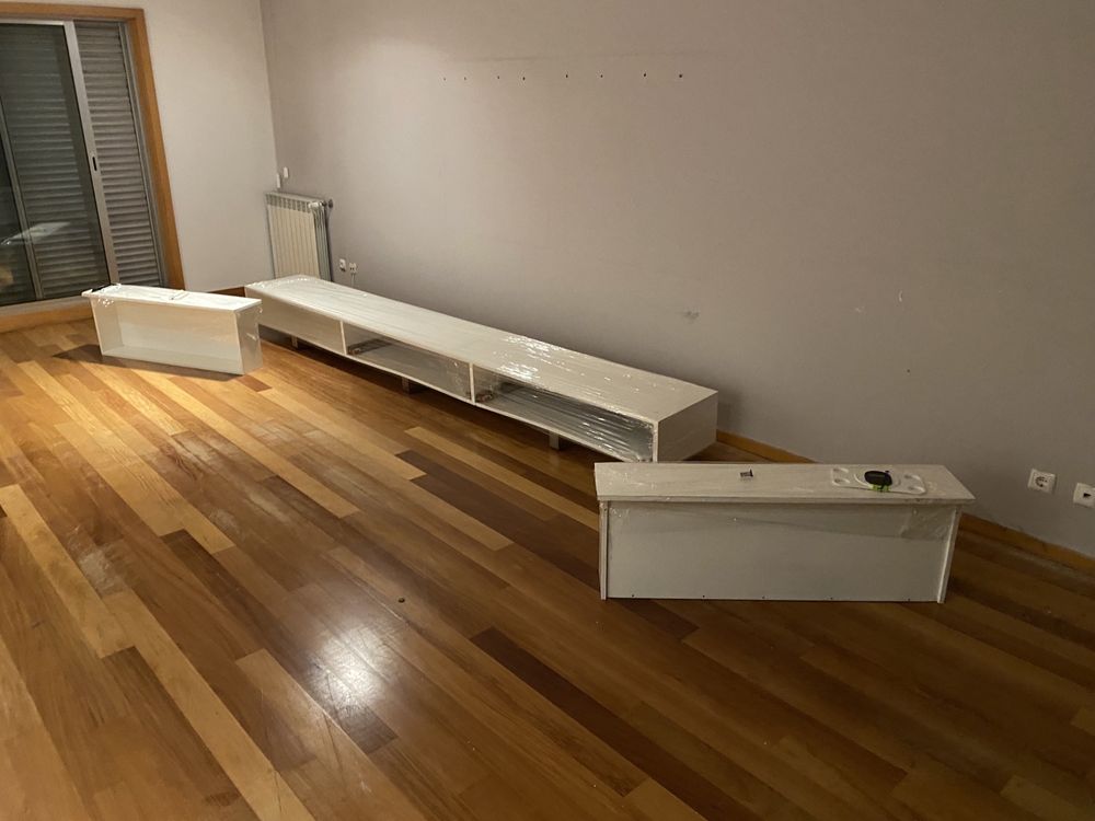 Móvel Branco de Sala em MDF com Gavetas