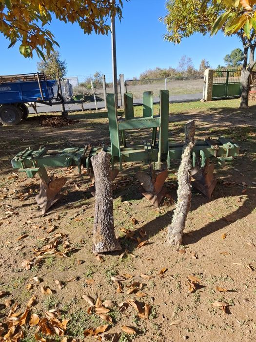 Arado de trator como novo