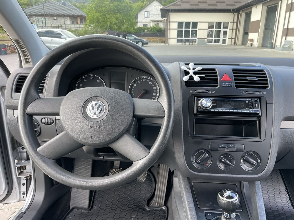 Volkswagen Golf 5 1.6mpi свіжий з Німеччини