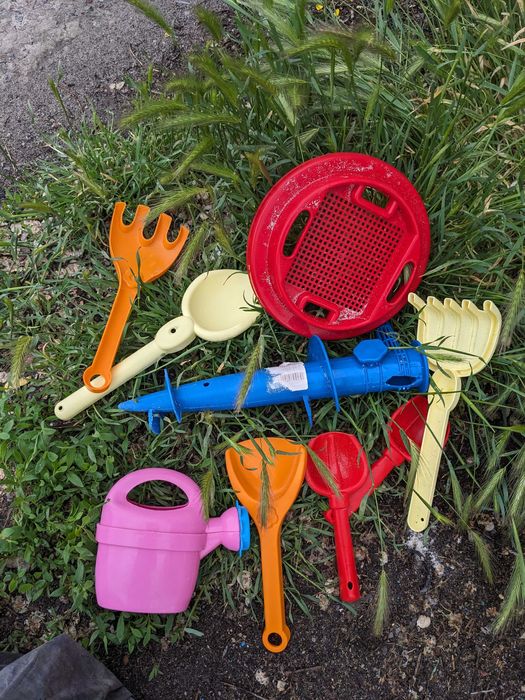 игрушки для песочницы и мячики надувные