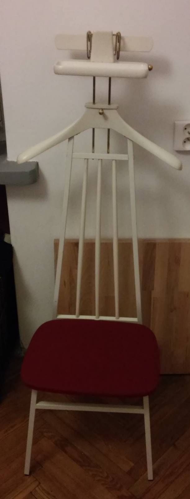 Krzesło stojak na ubrania