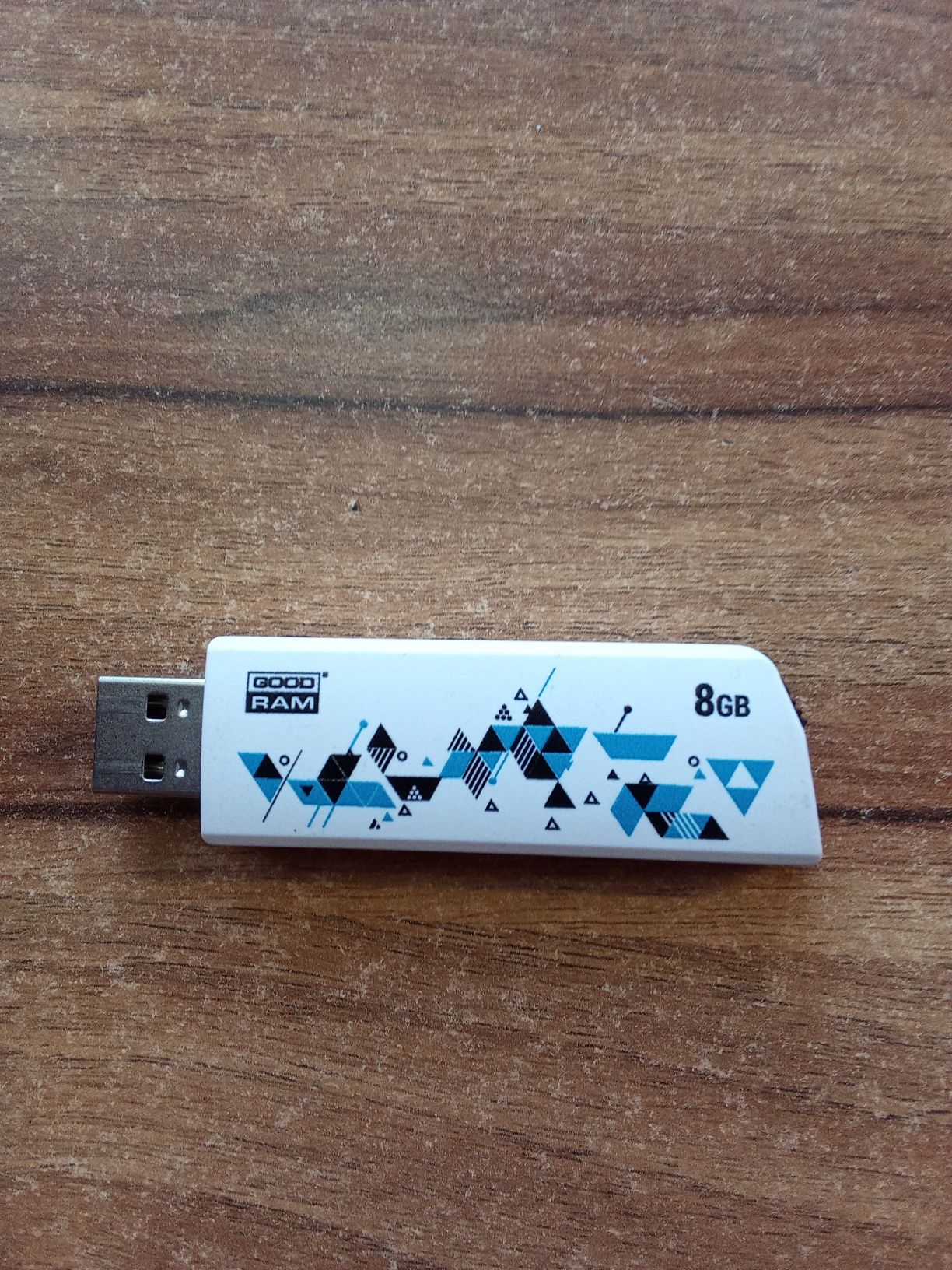 Продам флешку, 8  GB