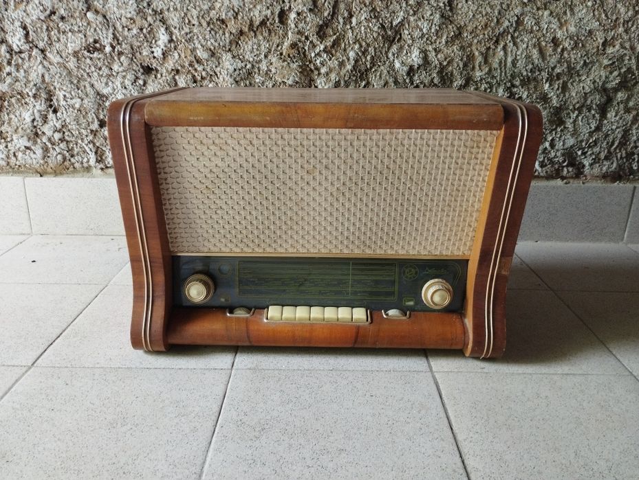 Продам радиолу в рабочем состоянии