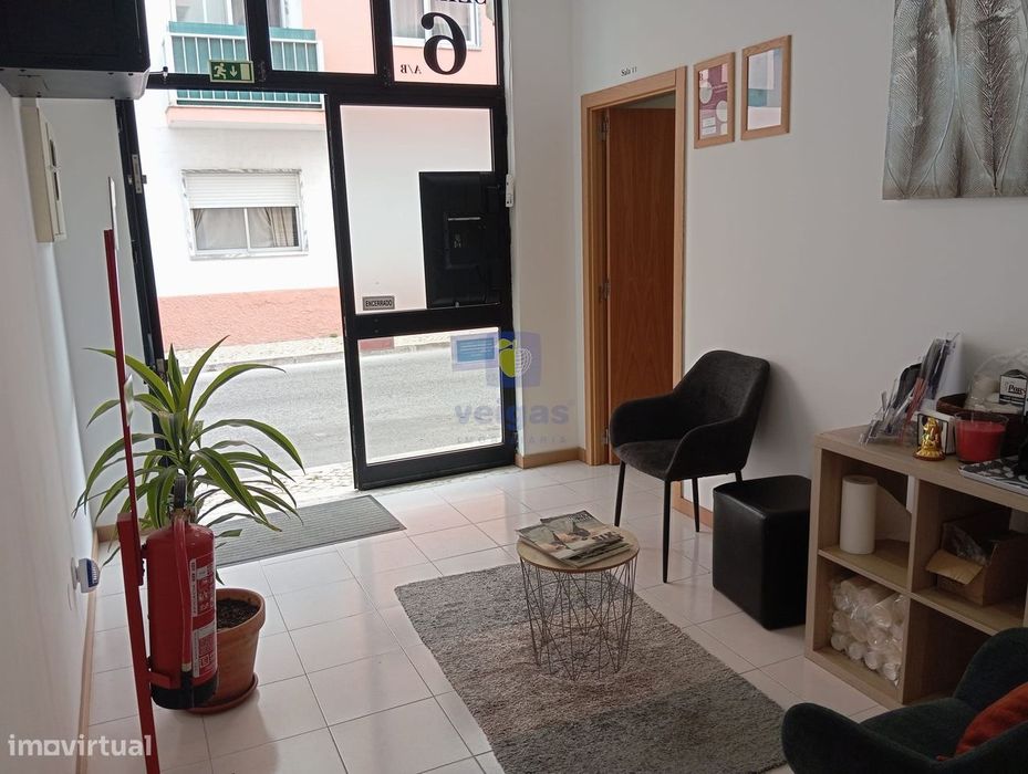 Venha conhecer este fantástico prédio composto por 9 escritórios