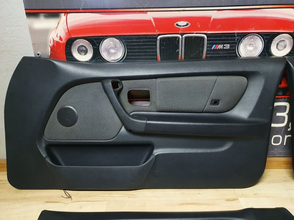 BMW E36 Boczki Tapicerka Drzwi Materiał AirBag Komplet Części BMA