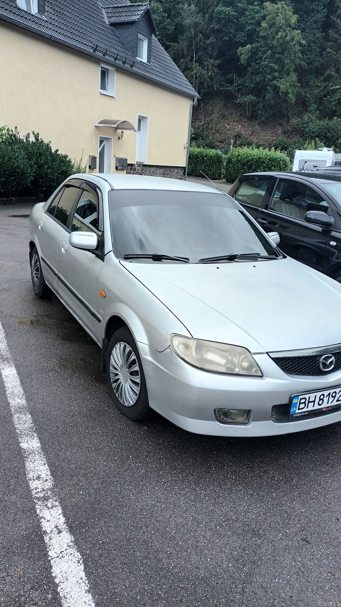 Mazda 323 2000 рік