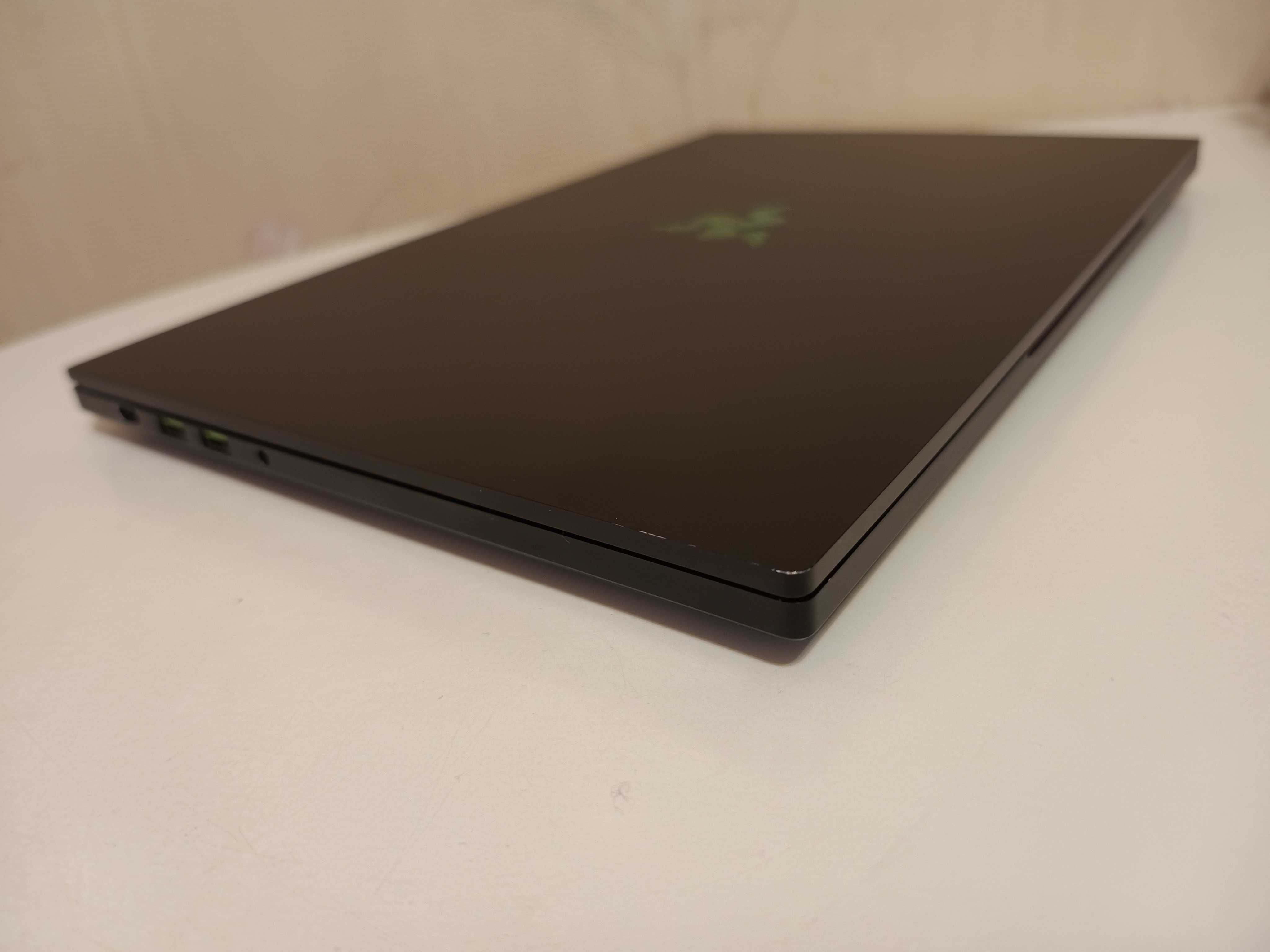 Razer Blade 15 i7-9750H 32GB  nVIDIA RTX 2070 Max-Q 8Gb SSD1Tb 300Hz