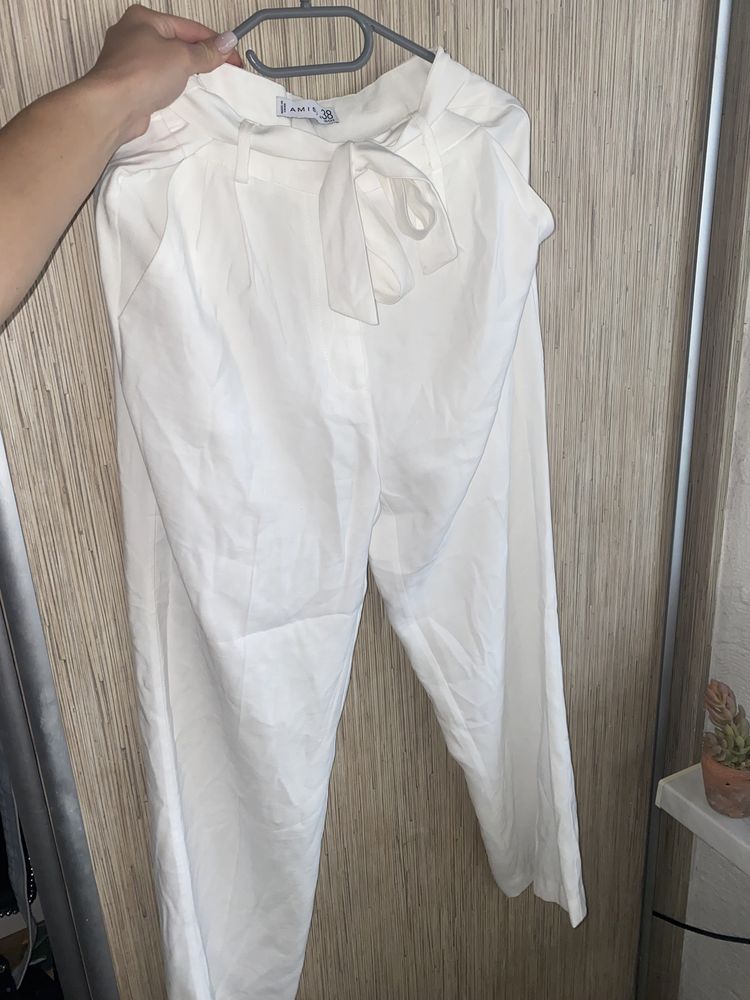 Nowe biale spodnie z paskiem