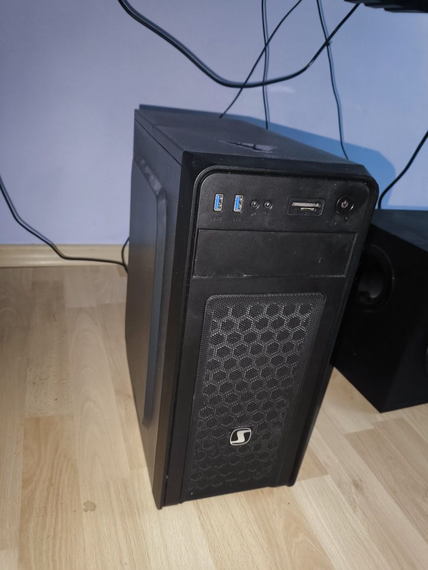 Komputer PC stacjonarny